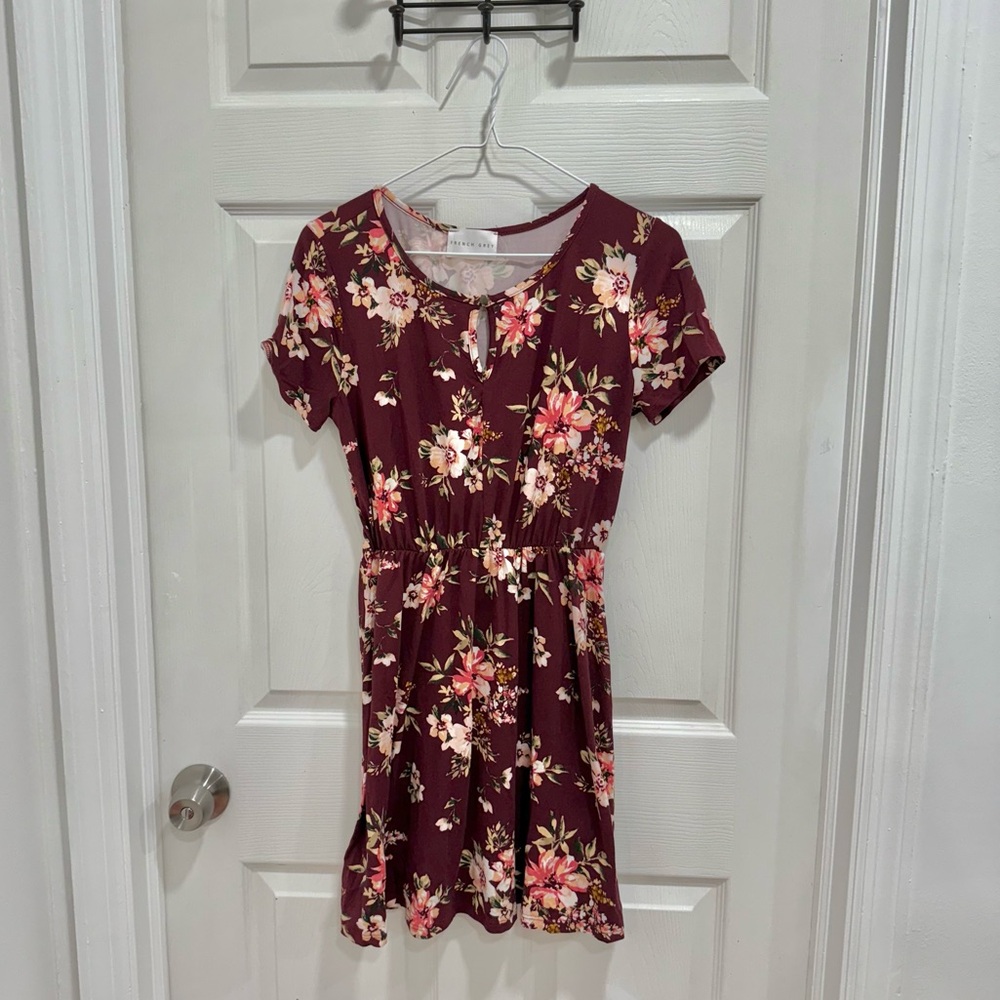 French Grey Burgundy Floral Short Sleeve Dress - Size M